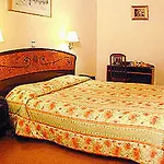 Plug Montmartre By Hiphophostels Hostal