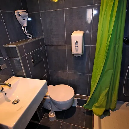 Хостел Plug Montmartre By Hiphophostels Париж