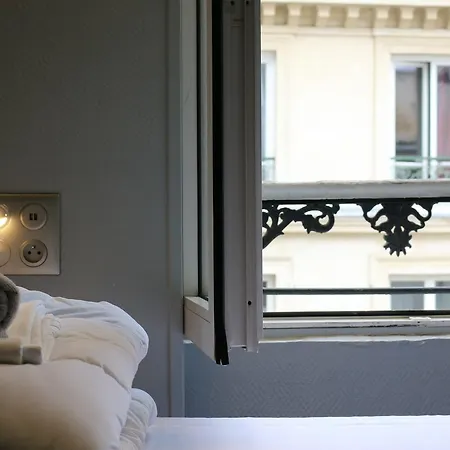 Хостел Plug Montmartre By Hiphophostels