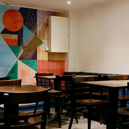 Plug Montmartre By Hiphophostels *