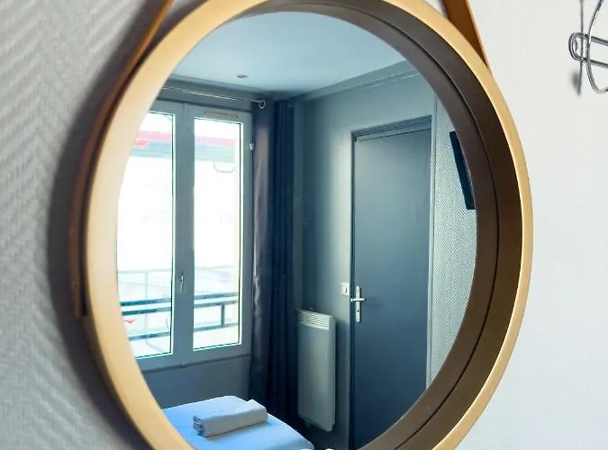 Plug Montmartre By Hiphophostels