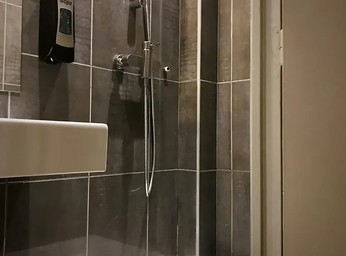 Hostel Plug Montmartre By Hiphophostels